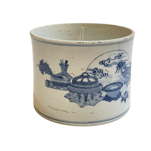 168 - Large Chinese blue and white brush pot, 20cm diameter, 16cm high.