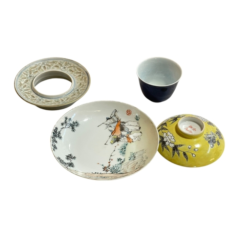 186 - Chinese saucer dish, small dish, tea bowl and circular stand (4).