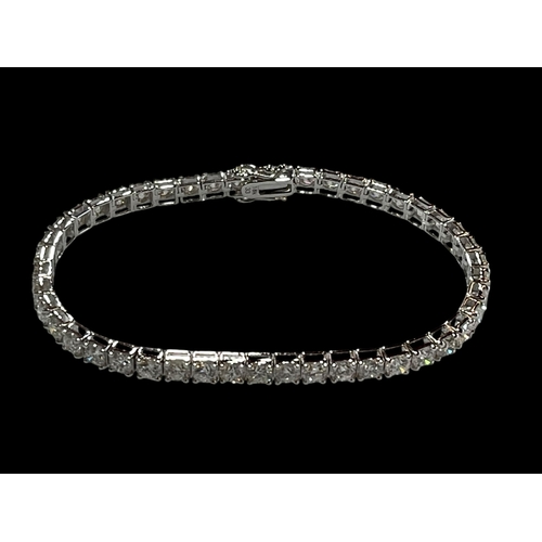 194 - 18 carat white gold and diamond tennis bracelet, the forty five brilliant cut diamonds totalling ove... 