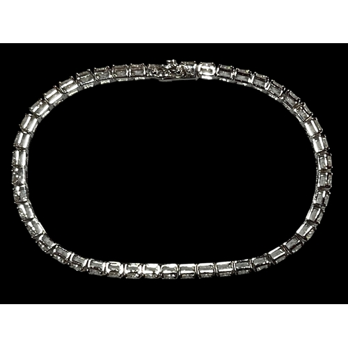 194 - 18 carat white gold and diamond tennis bracelet, the forty five brilliant cut diamonds totalling ove... 