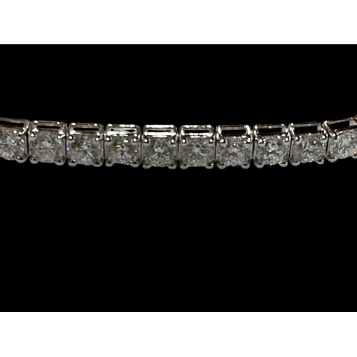 194 - 18 carat white gold and diamond tennis bracelet, the forty five brilliant cut diamonds totalling ove... 