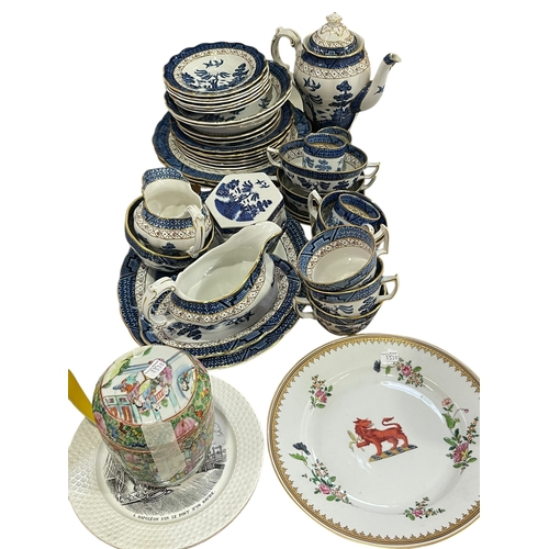 37 - Cantonese lidded jar, Napoleon transfer plates, Booths blue and white table ware and armorial plate ... 