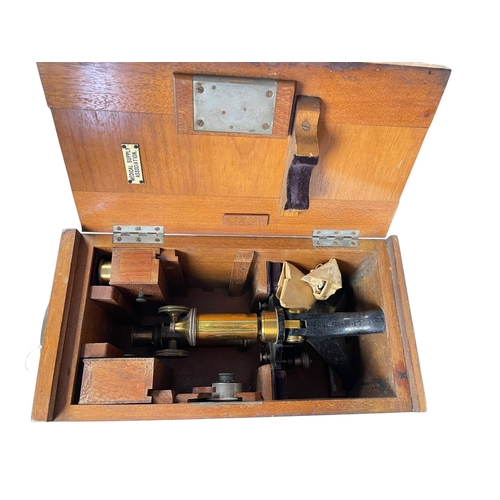 59 - E Leitz Wetzlar microscope in box.