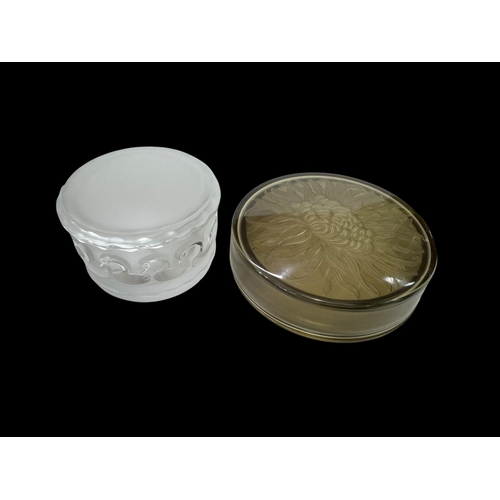 255 - Lalique Swans lidded trinket box and Verlys lidded powder bowl.