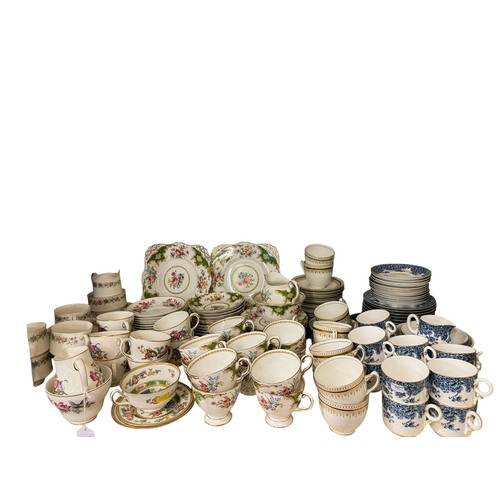 91 - Wedgwood Sandon, Paragon Belinda, Tuscan Windsor and Royal Worcester blue and white teaware.