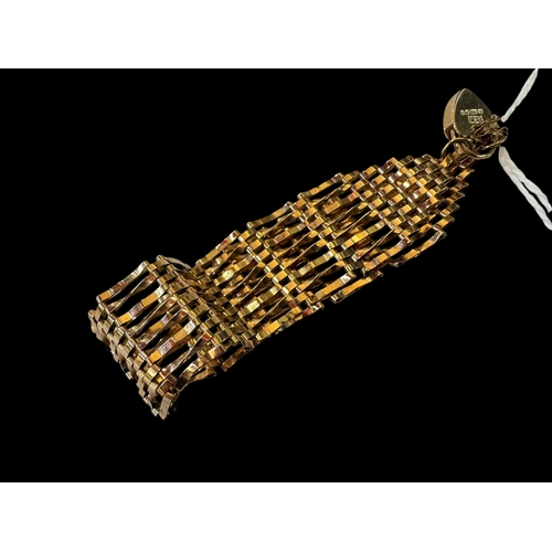 144 - 9 carat gold gate bracelet.