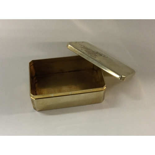 102 - A heavy silver gilt snuff box with lift-off cover. Approx. 125 grams. Est. £80 - £120.