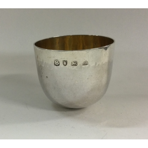 108 - A George III plain silver tumbler cup. London 1773. By John Payne. Approx. 61 grams. Est. £450 - £55... 