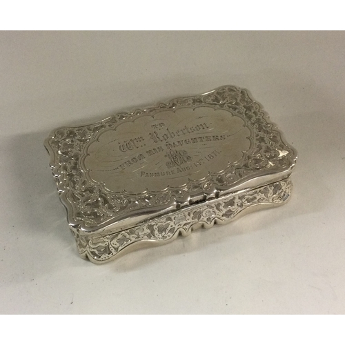 118 - A heavy Victorian silver snuff box with cast rim. London 1868. By FM. Approx. 120 grams. Est. £350 -... 