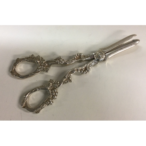 163 - A heavy pair of silver grape scissors. London. Approx. 61 grams. Est. £80 - £120.