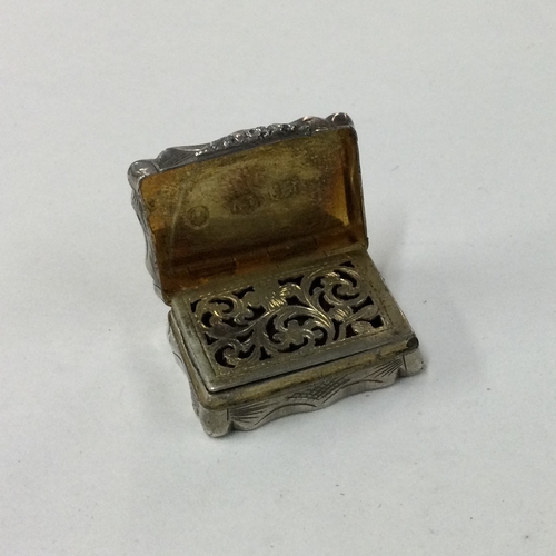 285 - A bright cut Victorian silver vinaigrette. Birmingham 1860. By Alfred Taylor. Approx. 12 grams. Est.... 