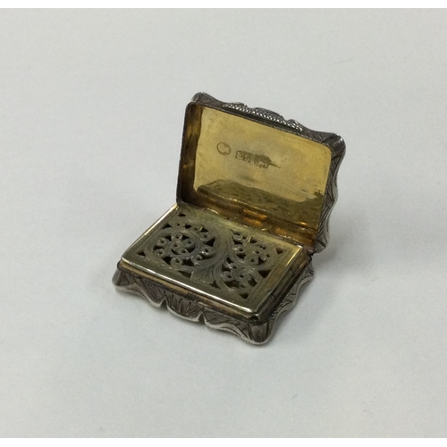 288 - A Victorian silver vinaigrette. Birmingham 1845. By Edward Smith. Approx. 21 grams. Est. £200 - £300... 