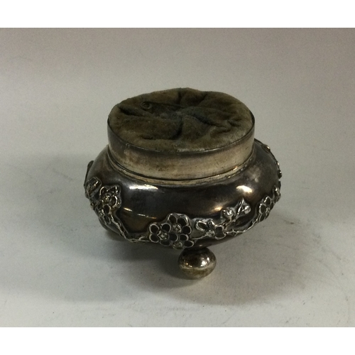 332 - LUEN HING: A Chinese silver jewellery box with chased bird decoration. Approx. 60 grams. Est. £100 -... 