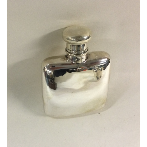 365 - A silver flask with screw-on lid. Birmingham 1919. Approx. 58 grams. Est. £120 - £150.