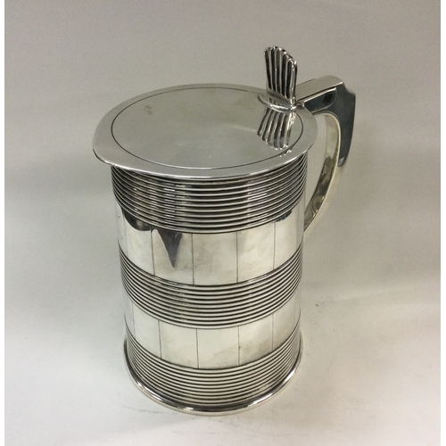 376 - A heavy George III reeded silver lidded tankard. London 1783. By Thomas Chawner. Approx. 835 grams. ... 