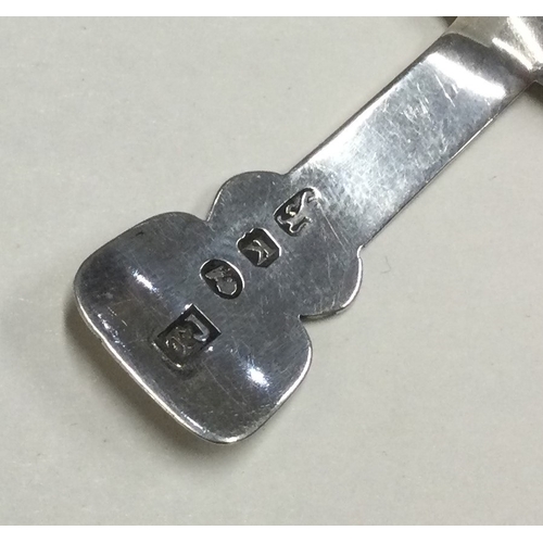 403 - An unusual Georgian silver shaped caddy spoon. London. By TJ. Approx. 11 grams. Est. £30 - £40.