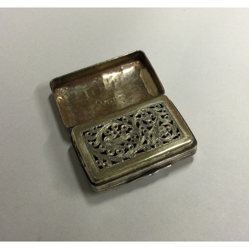 440 - A good Georgian silver vinaigrette with bright cut decoration to fitted interior. Birmingham. By SS.... 