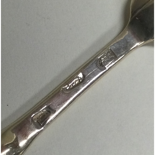 455 - A good Georgian silver double-ended marrow scoop. Approx. 37 grams. Est. £80 - £120.