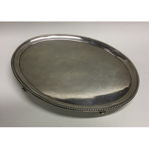 461 - A good oval Georgian silver salver with beaded rim. London. By DS&RS. Approx. 330 grams. Est. £200 -... 