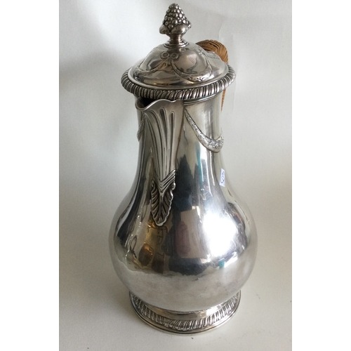 503 - A good Georgian silver coffee pot with swag decoration. London. By Parker & Wakelin. Approx. 714 gra... 