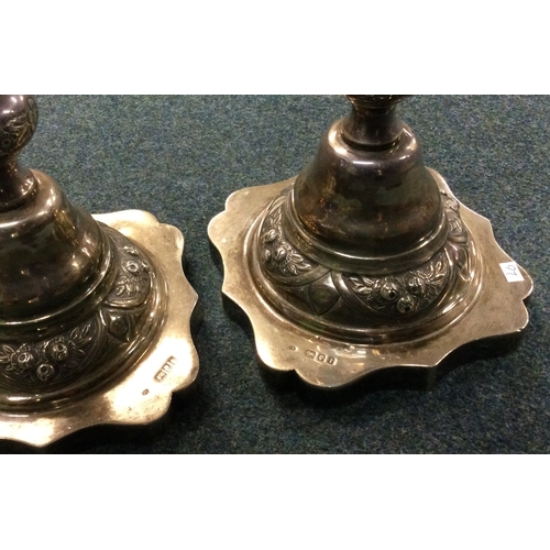 97 - A large pair of Judaica silver candlesticks with chased decoration. London 1924. By Rosenzweig, Tait... 