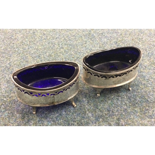 398 - A pair of 18th Century George III silver salts. London. Approx. 136 grams. Est. £100 - £120.