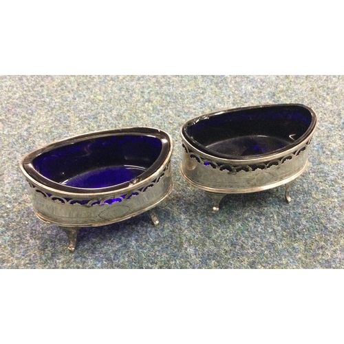 398 - A pair of 18th Century George III silver salts. London. Approx. 136 grams. Est. £100 - £120.