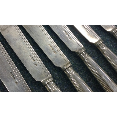 517 - A set of eight (plus eight) silver fish knives and forks of OE and thread pattern. Approx. 1050 gram... 