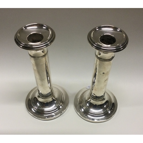 15 - An early Edwardian pair of silver candlesticks. Birmingham 1907. Approx. 129 grams. Est. £100 - £150... 