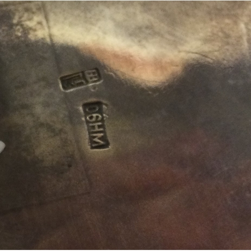 160 - WANG HING: A Chinese silver box with lift-off lid. Approx. 145 grams. Est. £200 - £300.