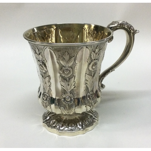 212 - A fine quality William IV silver mug with embossed floral decoration. London 1830. By Thomas Johnson... 