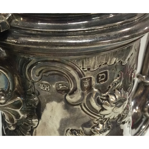 230 - A chased George III silver coffee pot. London 1769. By John Bayley. Approx. 840 grams. Est. £800 - £... 