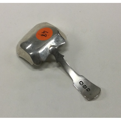 84 - A square bowl silver caddy spoon. London 1817. Approx. 10 grams. Est. £30 - £50.