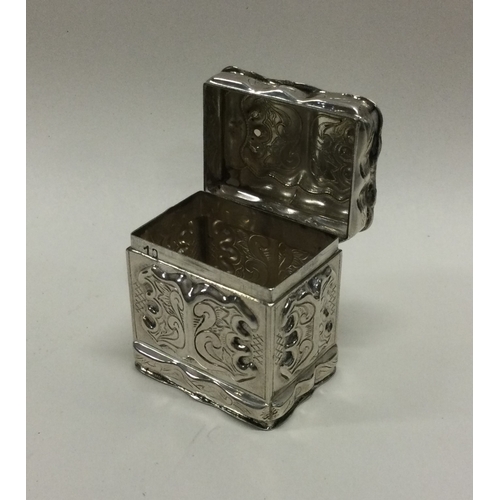 8 - A Continental Antique hinged top silver box. Approx. 34 grams. Est. £40 - £60.