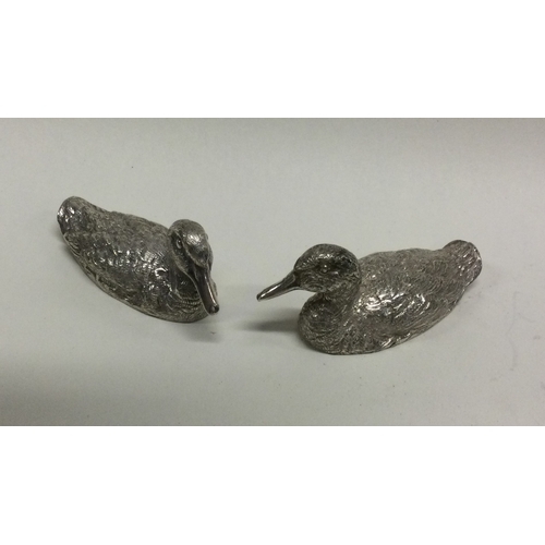 13 - A fine pair of silver ducks. London 1998. Approx. 126 grams. Est. £400 - £600.