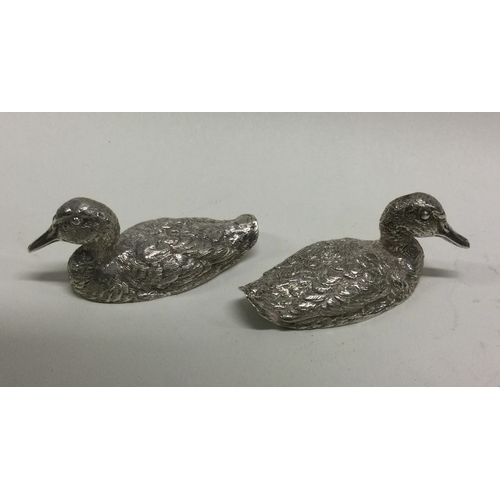 13 - A fine pair of silver ducks. London 1998. Approx. 126 grams. Est. £400 - £600.