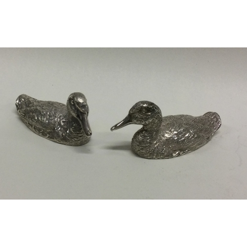 13 - A fine pair of silver ducks. London 1998. Approx. 126 grams. Est. £400 - £600.