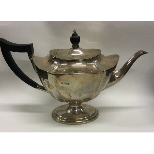 21 - A heavy large silver pedestal teapot. Sheffield. By Mappin & Webb. Approx. 643 grams. Est. £30 - £40... 