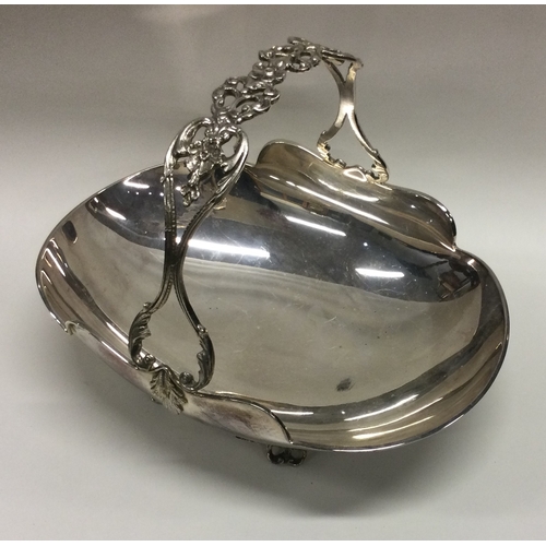 125 - A heavy Continental silver fruit bowl chased with flowers. Approx. 397 grams. Est. £100 - £200.