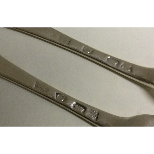 148 - A pair of three pronged silver forks. London 1722. By Pierre Harache. Approx. 124 grams. Est. £1000 ... 