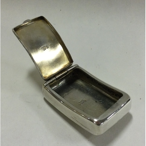 172 - A good hinged top silver snuff box. Birmingham. By ALD. Approx. 10 grams. Est. £30 - £50.