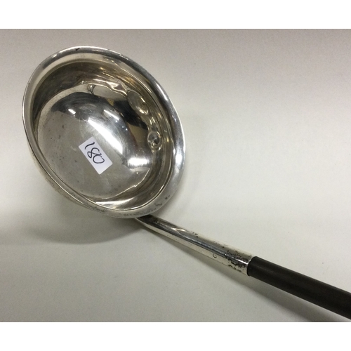 180 - A good Georgian silver toddy ladle with whalebone handle. Approx. 46 grams. Est. £20 - £30.