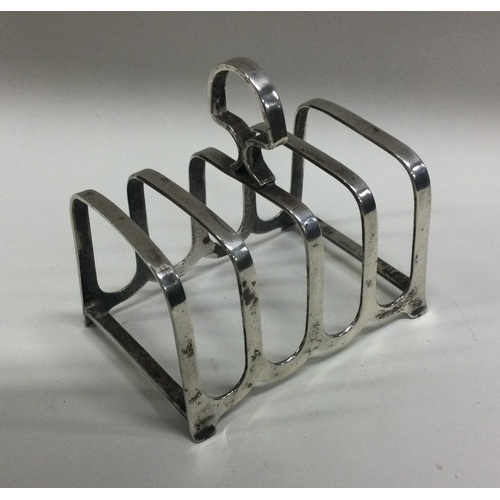 24 - A small five bar silver toast rack. Sheffield. Approx. 46 grams. Est. £20 - £30.