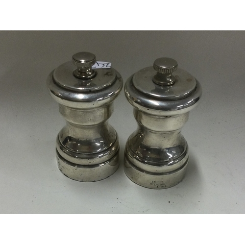 242 - A pair of modern silver pepper grinders. Marked Sterling. Approx. 180 grams. Est. £45 - £55.