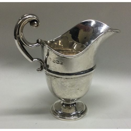 26 - An Edwardian silver cream jug. Sheffield. By JD&WD. Approx. 49 grams. Est. £20 - £30.