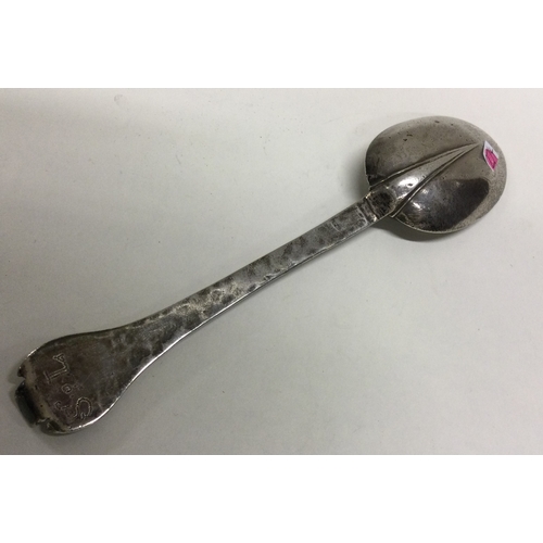 274 - A silver trefid spoon. Circa 1680. Approx. 62 grams. Est. E50 - £80.