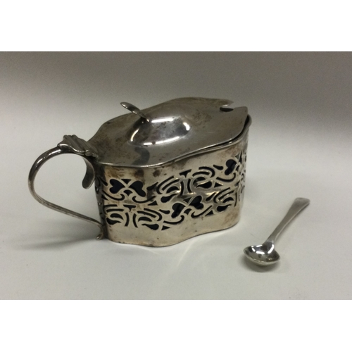 3 - An Edwardian silver mustard pot and spoon. Birmingham. Approx. 45 grams. Est. £20 - £30.