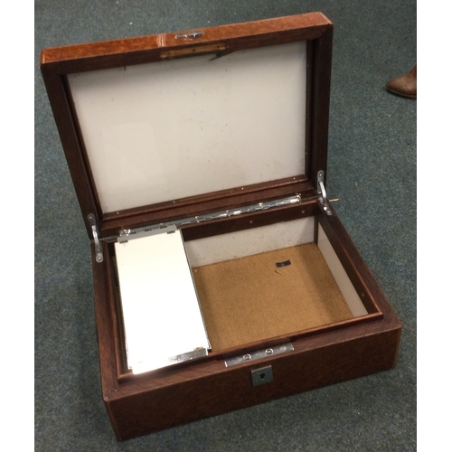 312 - A good quality burr walnut jewellery box. Est. £30 - £50.