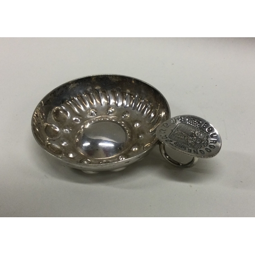 59 - A Georgian style silver wine taster with fluted bowl. Approx. 54 grams. Est. £25 - £30.