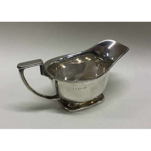 62 - A good small Adams' style silver sauceboat on square base. Birmingham. Approx. 88 grams. Est. £30 - ... 